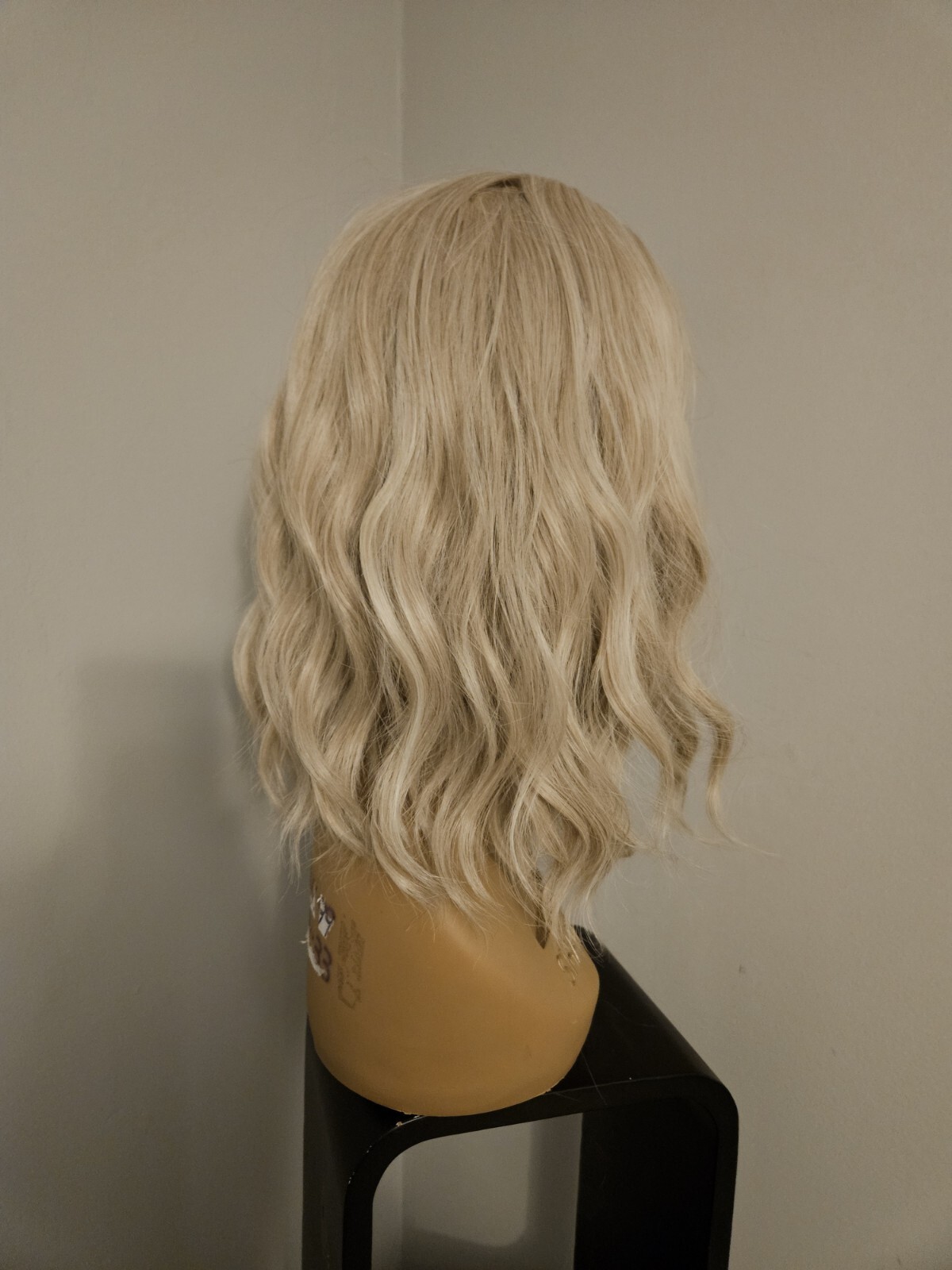 New WOMEN’S BEIGE BLONDE BANGS WAVY HAIR WIG