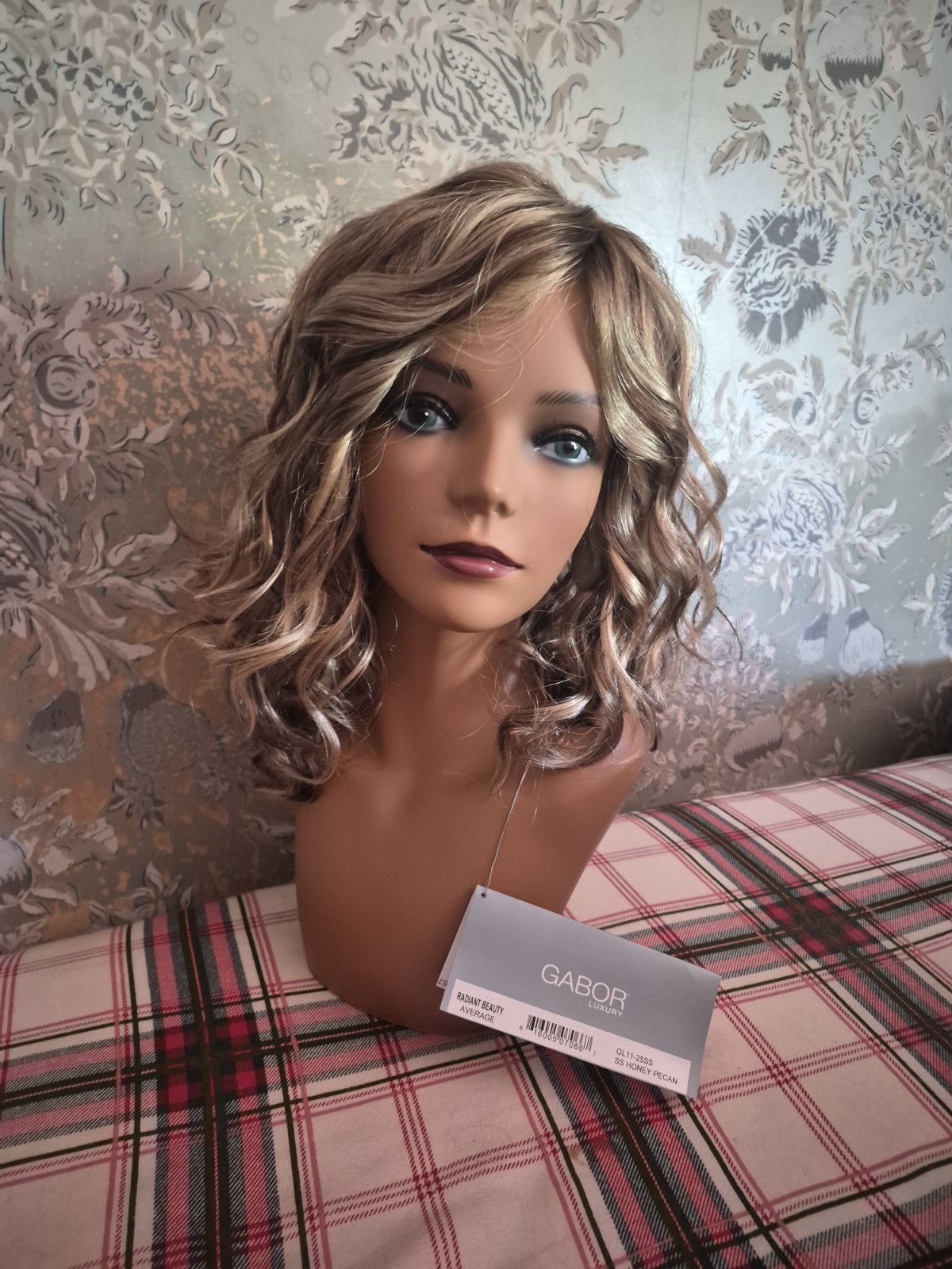 Layered Wavy SS Honey Pecan Gabor Wig Classic Cap Average for Women NEW