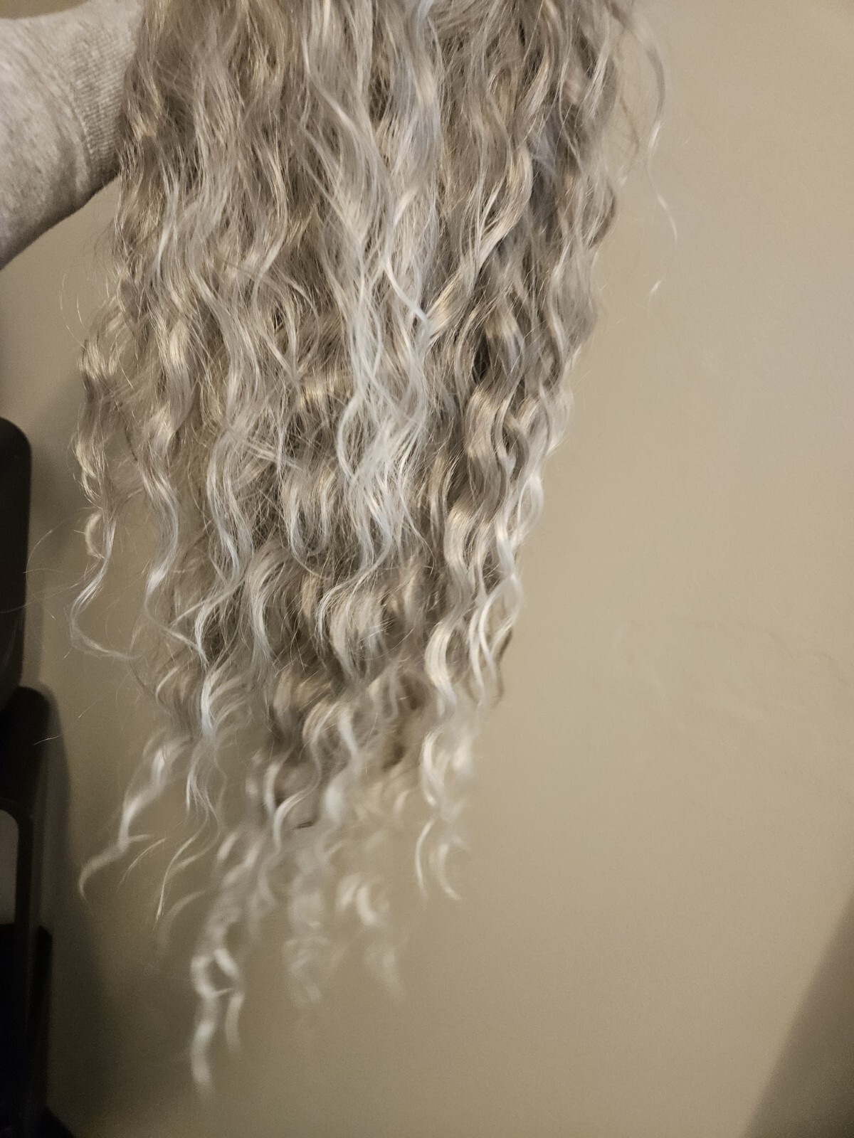WOMEN’S OMBRE GRAY SILVER SUPER CURLY VOLUMINOUS LONG HAIR WIG
