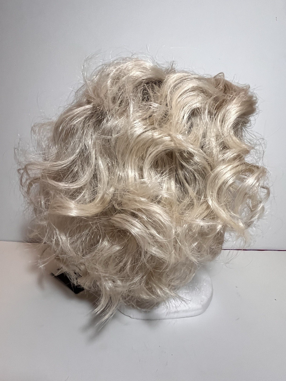 NWT Tony Of Beverly Haily Rooted Platinum Creamy Blonde Wig Lace Front