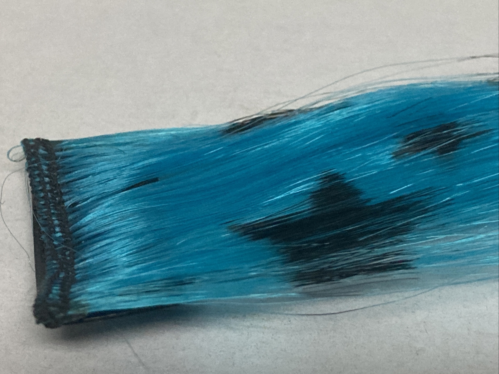 1 PIC HIGH LIGHT CLIP IN FAUX SYNTHETIC FEATHERS 16″ HAIR EXTENSION BLUE & BLACK