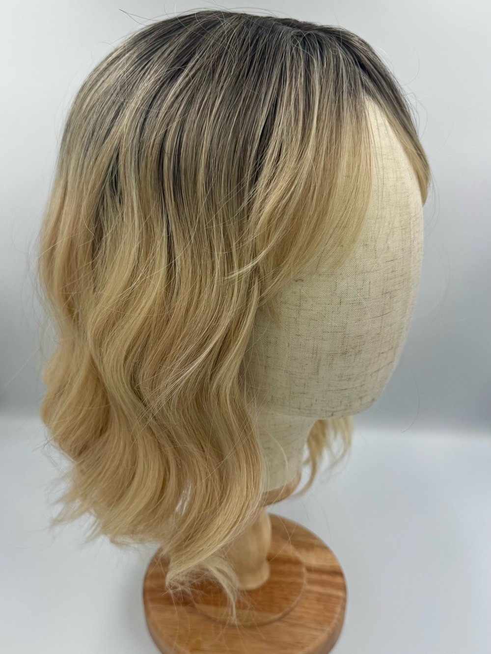 Blonde Ombre Wavy Wig Dark Roots Shoulder Length Layered Synthetic Hairpiece New