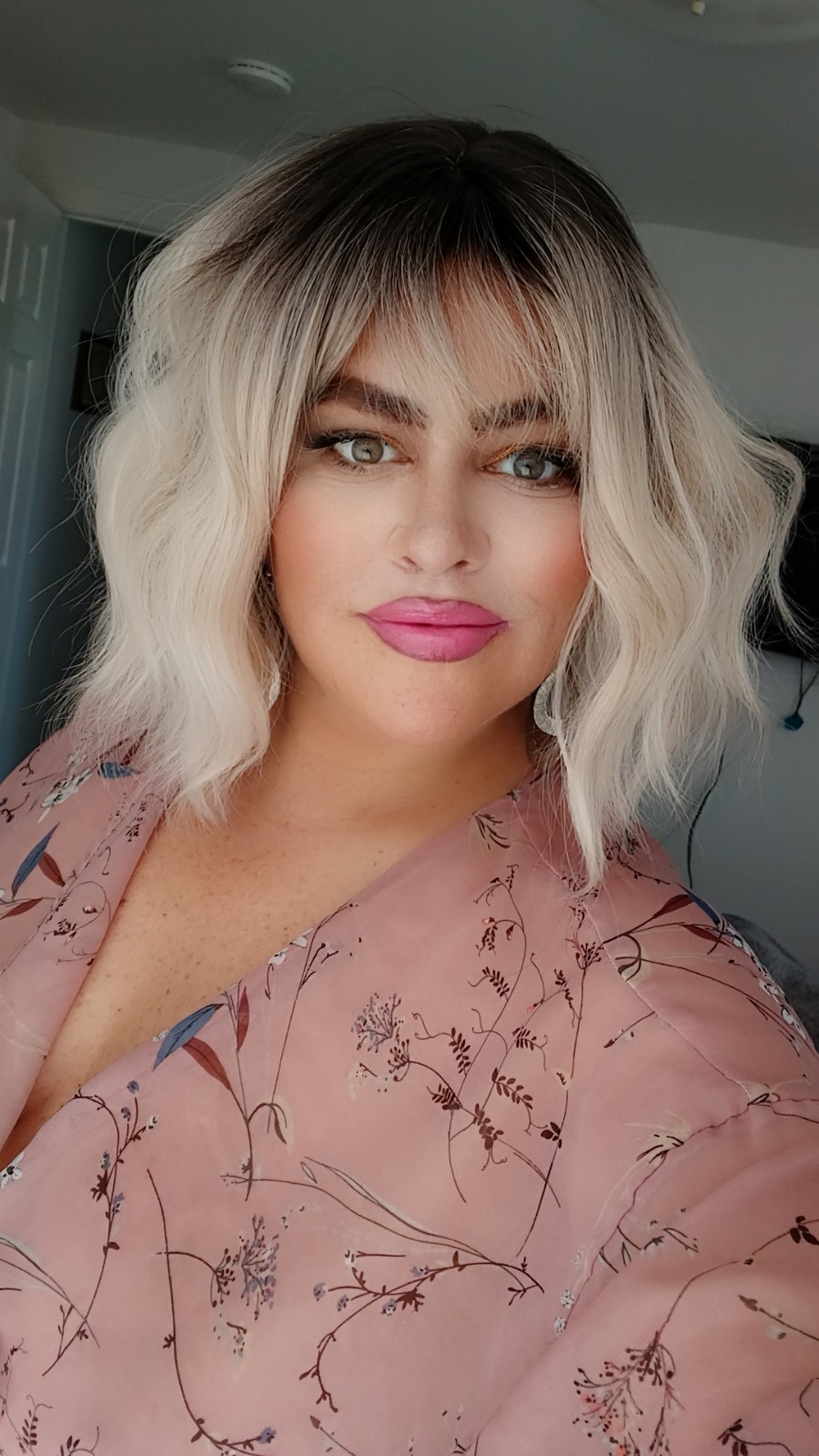 Lace Front Wavy Synthetic Wig Platinum Blond Dark Roots Bob 1-10in Women’s