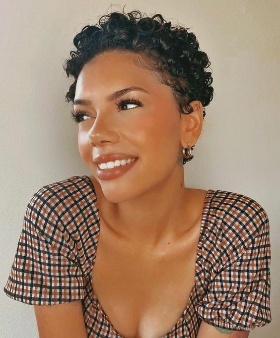 100% Human Hair Wigs Women Curly Pixie Cut Wigs Natural Daily Wear