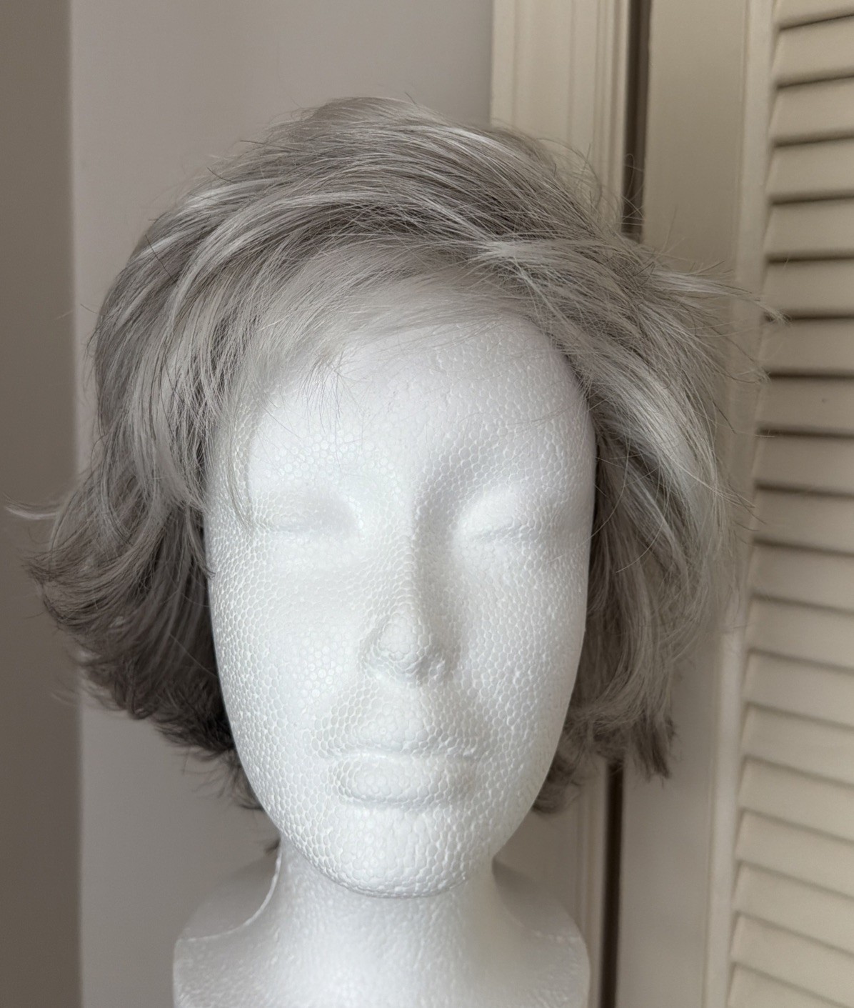 Raquel Welch Voltage Iced Granita R51/61 Short Textured Layered Synthetic Averag