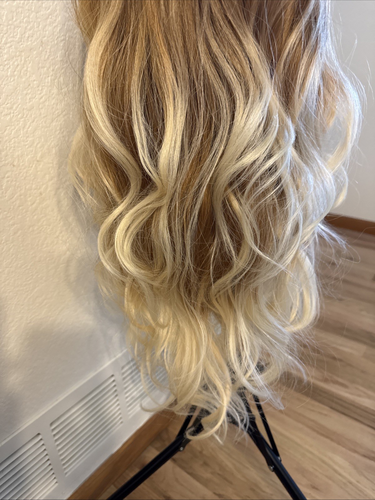 670 Ash Blonde 28” 613 Tips Ombre Ash Golden feels Like Real Hair. Wavy