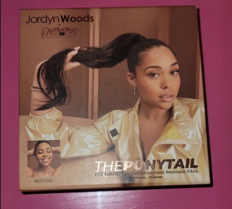 JORDYN WOODS EASILOCKS THE PONYTAIL HAIR HEAT RESISTANT 22″ PLATINUM BLONDE