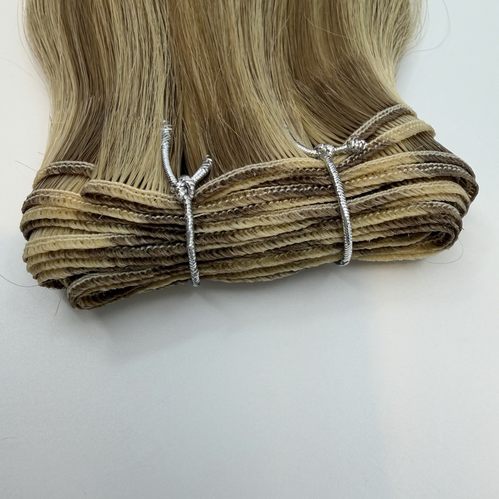 Donna Bella Hybrid Weft Extension Full Pack 18” #7N/9N Blonde Blend Remy NEW