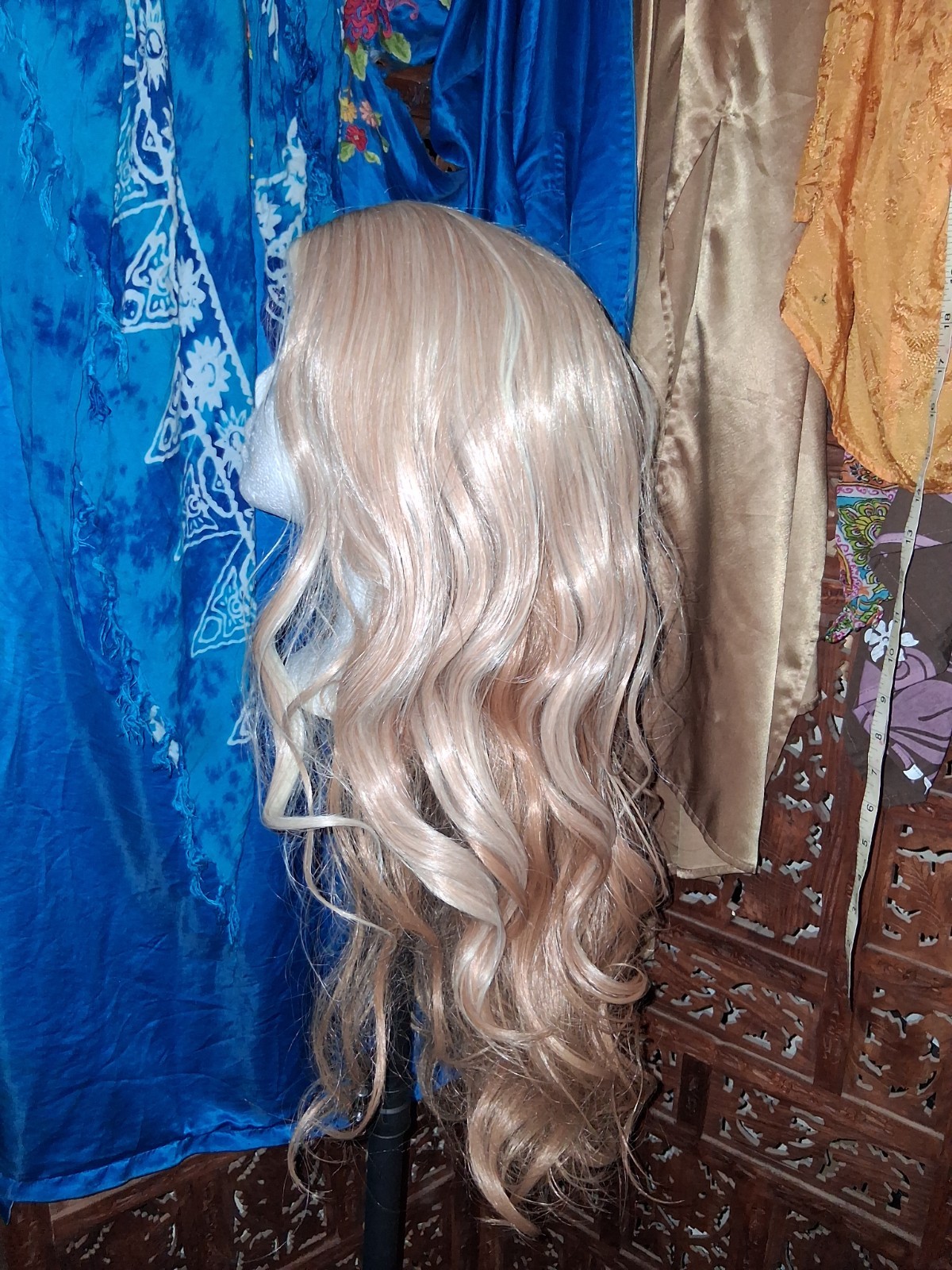 28 Inch, Synthetic Blonde Loose Wave Style, HR New Worn Once