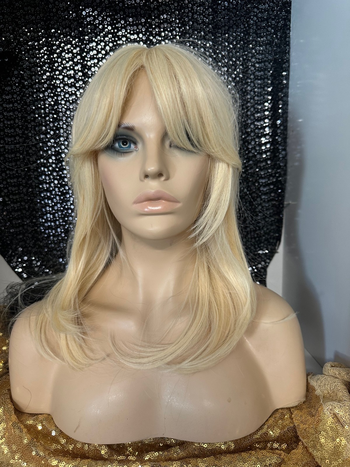 SIN CITY WIGS LOVELY natural large cap wow blonde large cap