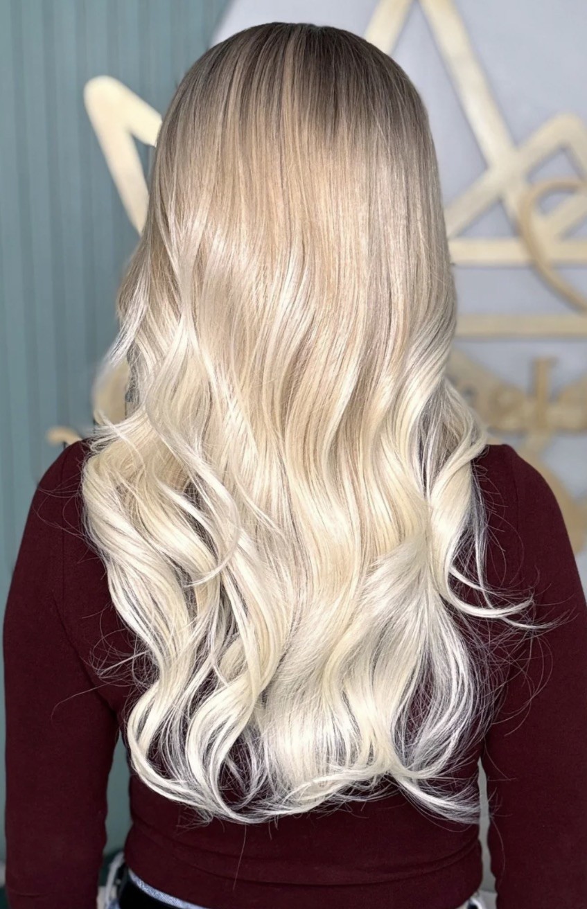 Lace Front Free Part Chelsey Smith Heat Safe Wig Rooted Blonde Long Wavy