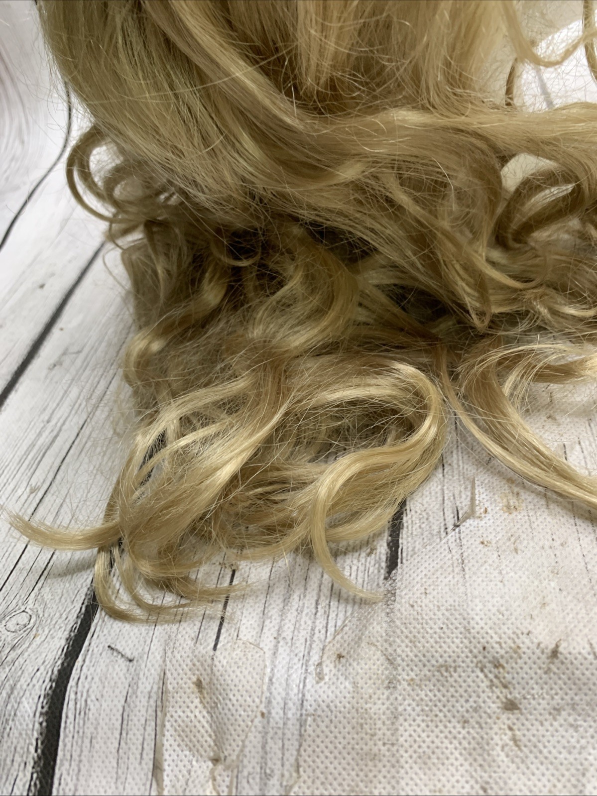 Mona Lisa Wig Modacrylic Short Blonde