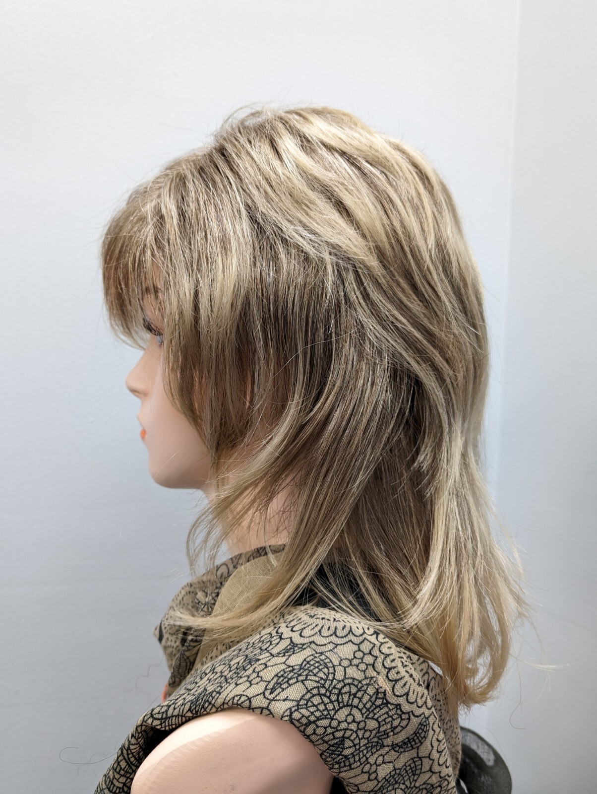 Karisma Tony Of Beverly Elura Synthetic Wig With Bangs Color Blonde 26T8