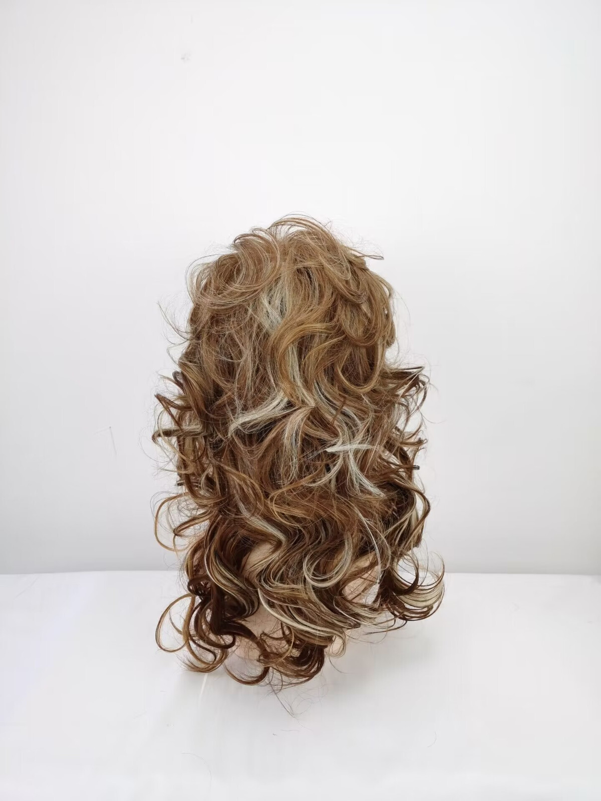 Layered Messy Wavy Mid-Length Capless Wigs 14 Inches