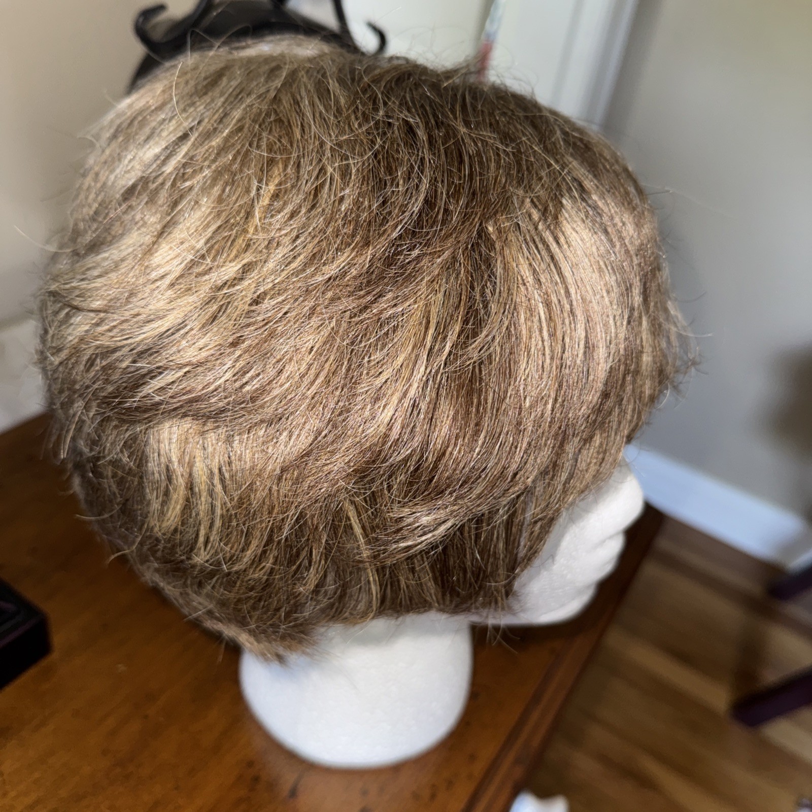 100% Human Hair Wig Light Brown Blond Highlights – Adjustable Tabs – Indonesia