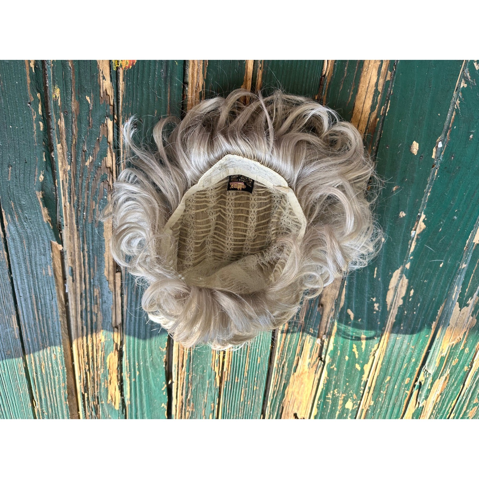 Elura Vintage Ash Blonde Curly Short Synthetic Wig Modacrylic Japan Fiber Korea