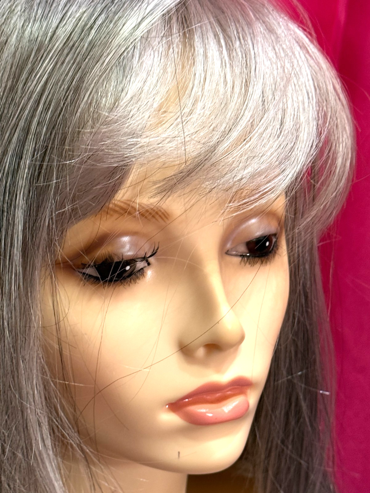 Godiva’s Secret Wigs “Taylor Wig” Silver Stone LARGE Cap
