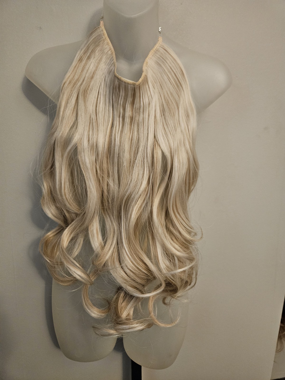 BEAUTIFUL Creamy Light Blonde One Hairpiece Invisible Extensions Wavy Hair