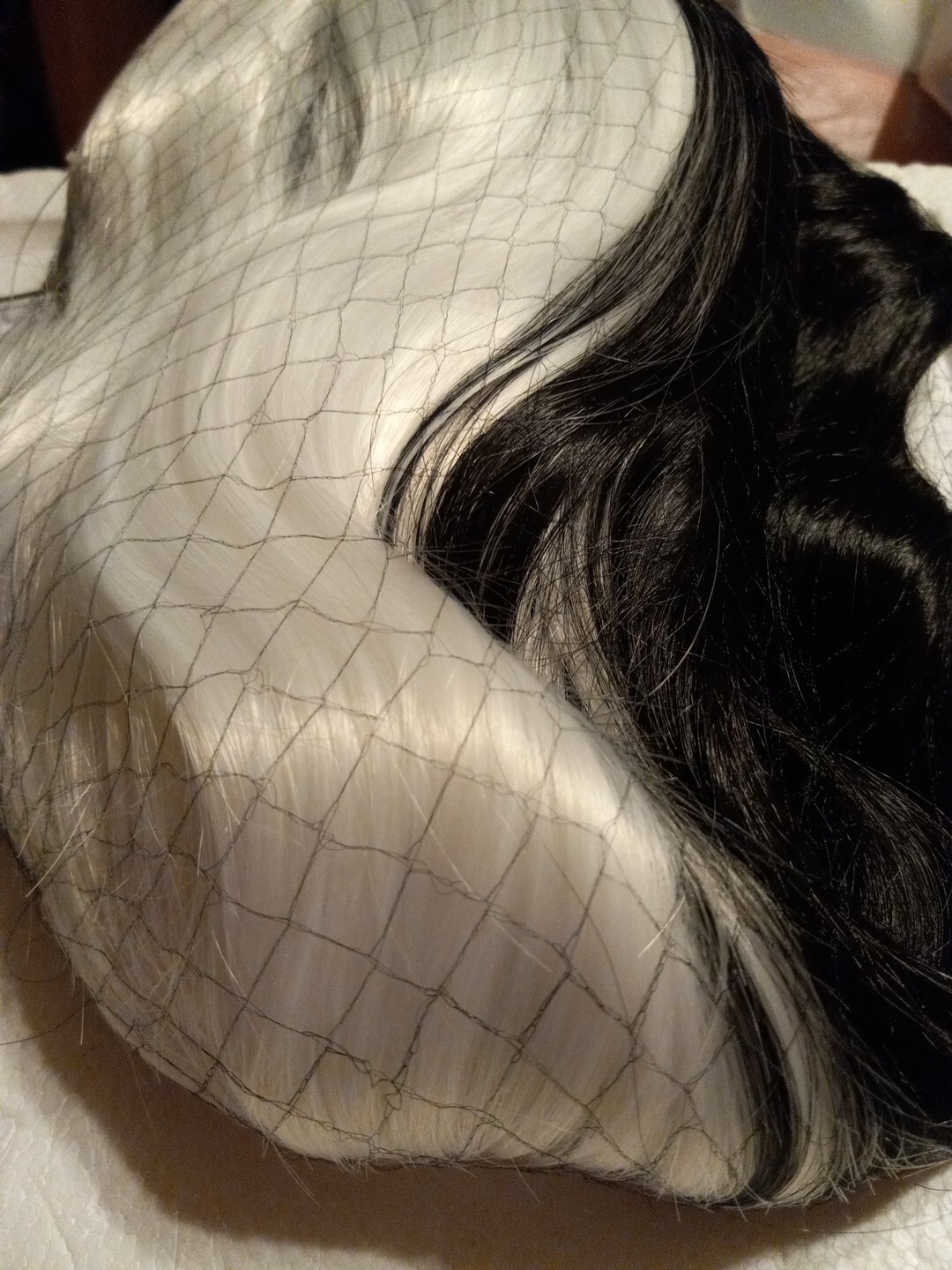 Womens Sallcks Black/White wig L307 28 “Long Laid Flat Wavy Curly Bangs NO TAG