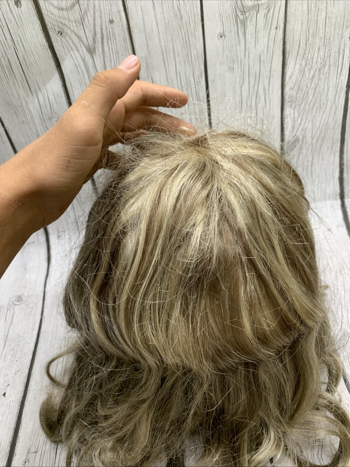 Elura Wig Darker Blonde And Brown Short