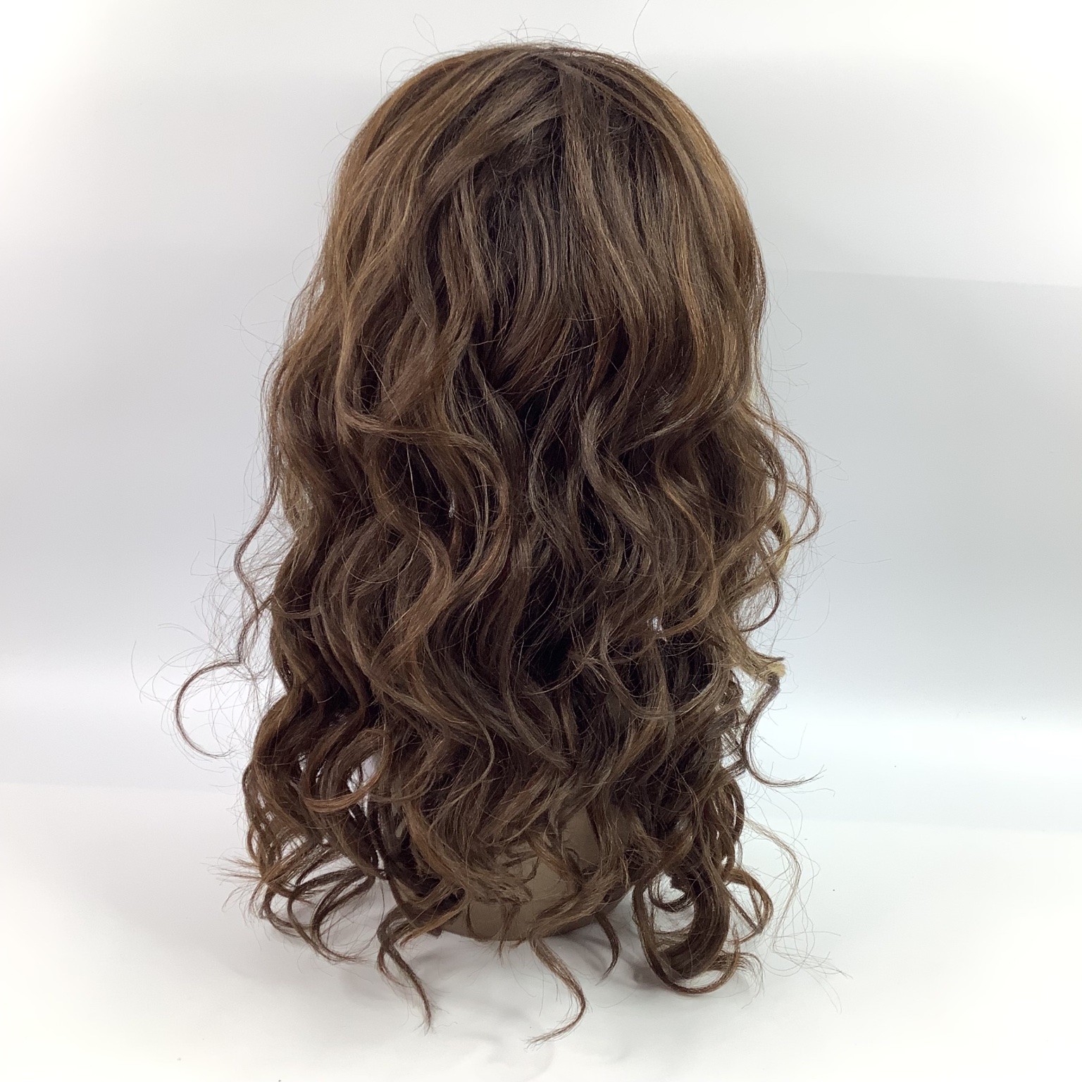 Outre Quick Weave ALEENA Half Wig 20″ DRFF2/VANILLA MOCHA Synthetic Wavy
