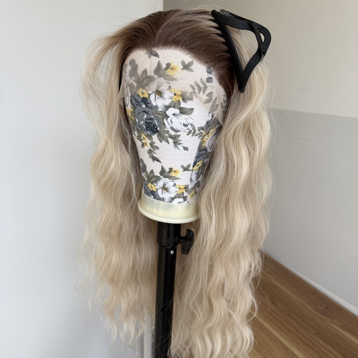 Synthetic Hair Heat Resistant Natural Highlight Blonde Long Wavy Lace Front Wig