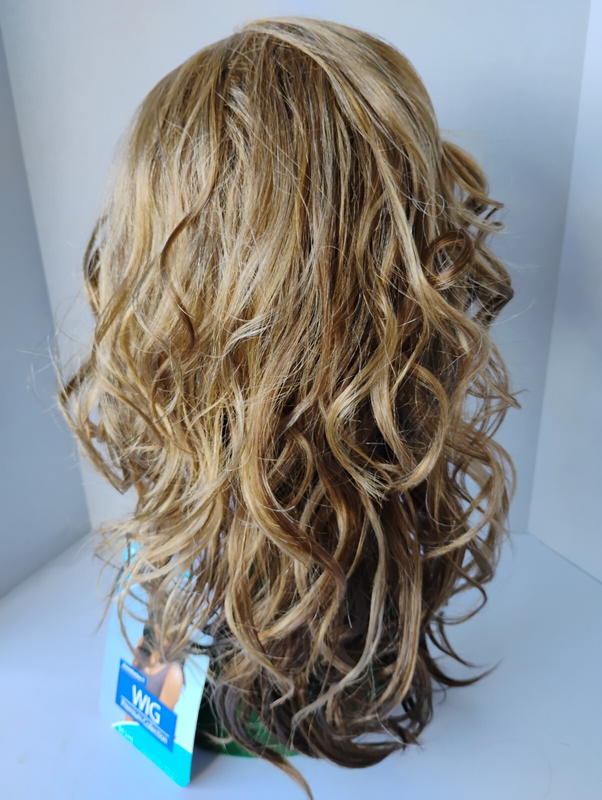 Beshe Kanekalon Wig – Premium Collection. Style Kimmy, Color R27/24/4