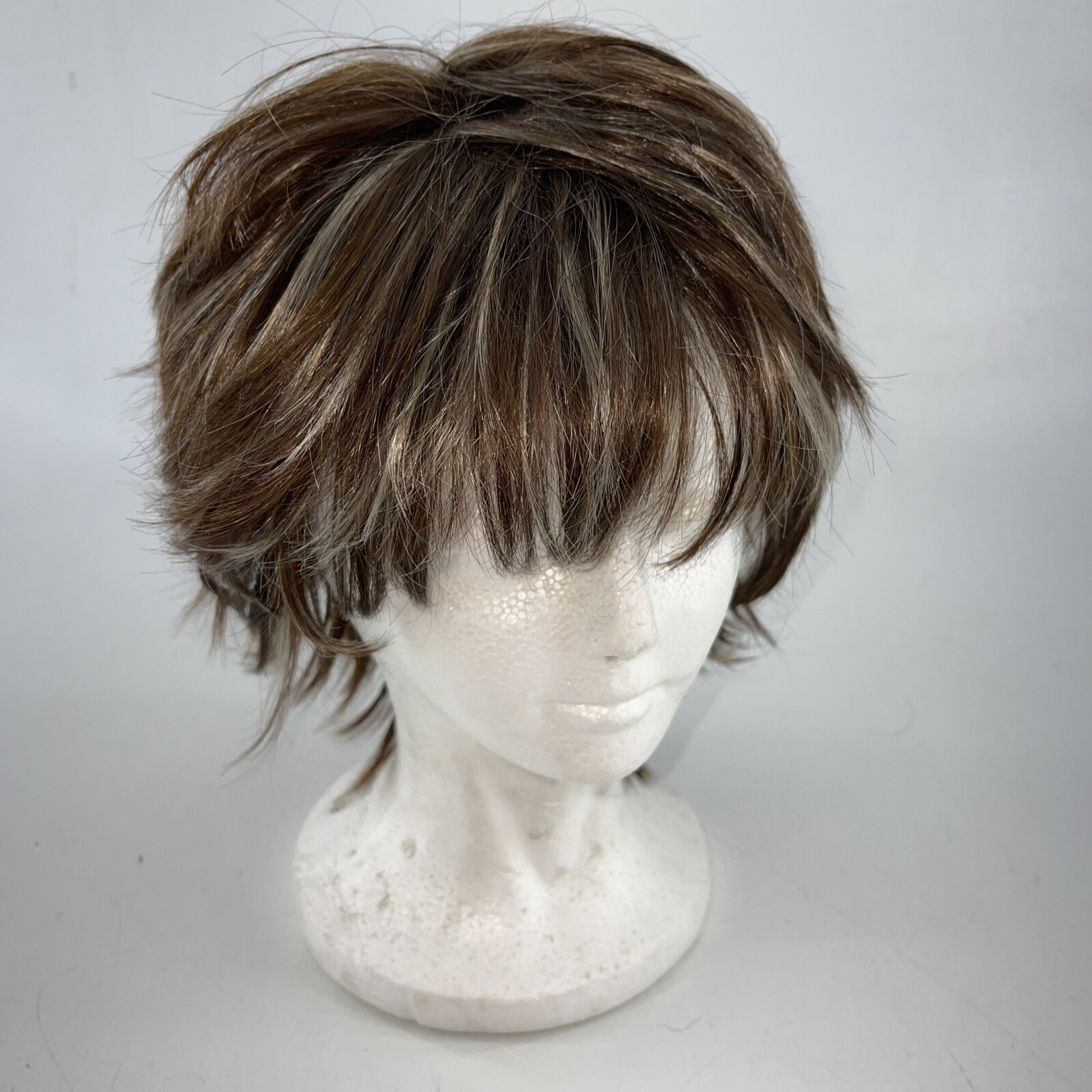 Wiginway Lady Woman Brown #10/11 Wig Short Layered Straight