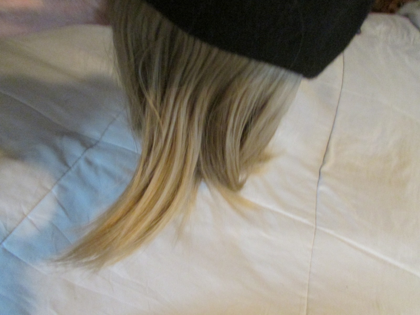 Women Solid Beret Black Hat Faux Woolen Cap W/Dark Blonde Hair Wig Hairpiece