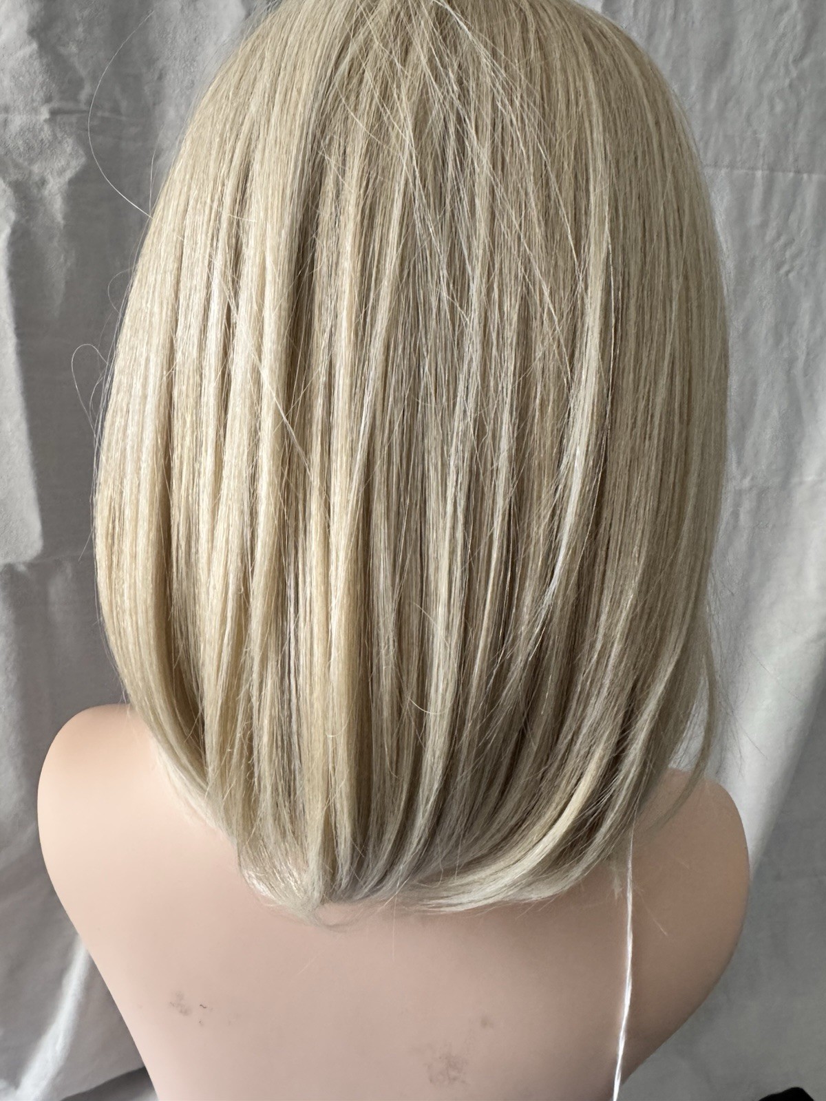 Rene of Paris River Wig Creamy Blonde NON ROOTED BNWT Perfect Below Chin Bob