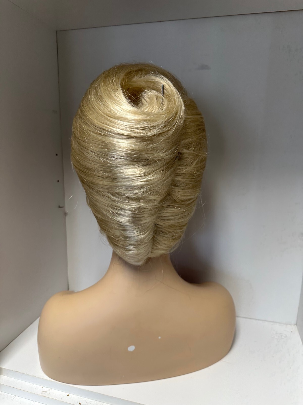 AWESOME WIGS last 1 PALE BLONDE BIG TWIST WIGS AR US