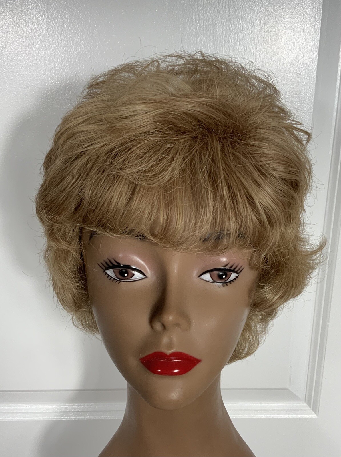 CHIC Synthetic Wig Medium Golden Blonde Size Average Layered Wavy Shampooed C-13