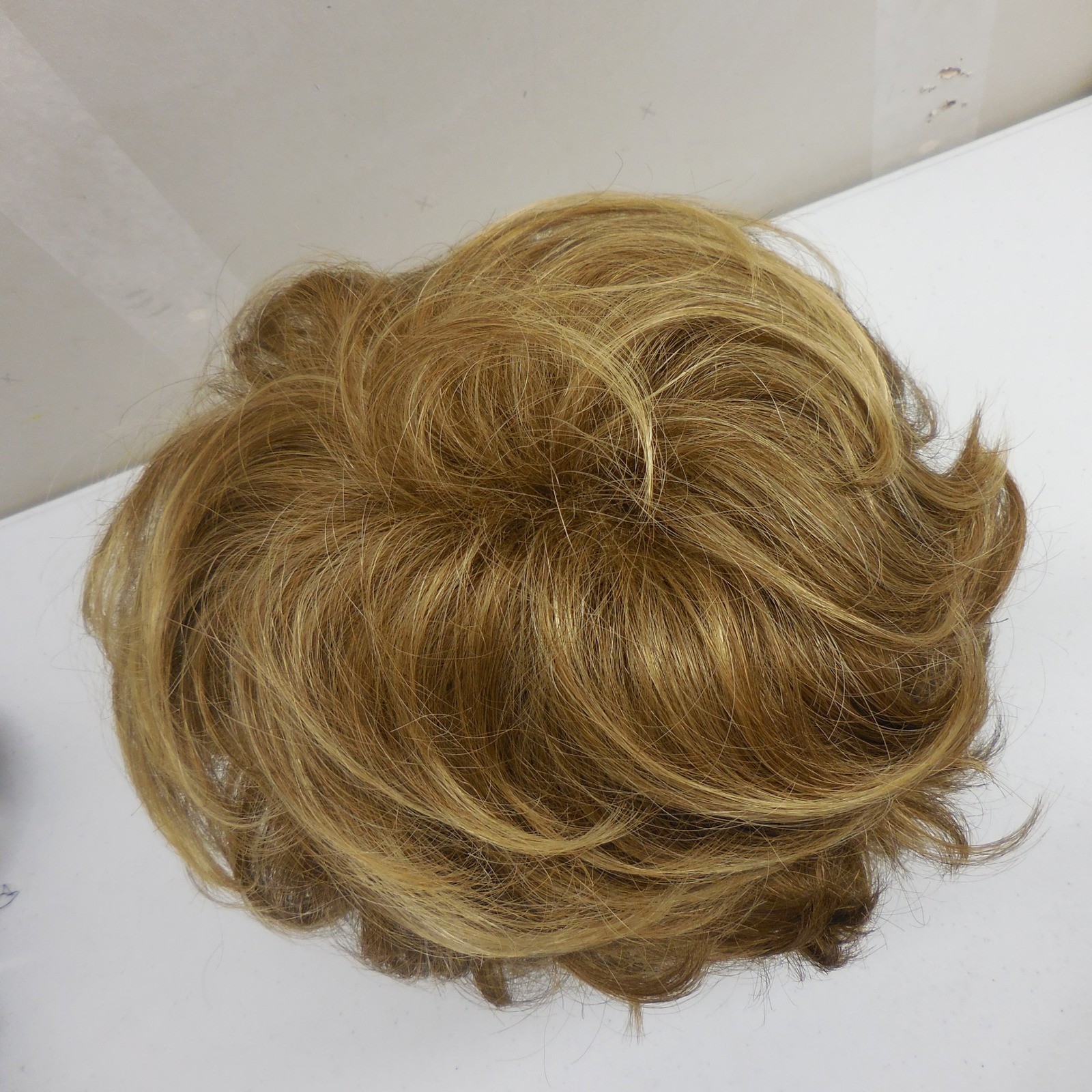 Tony of Beverly Short Layered Blonde Synthetic Wig Modacrylic Fiber Japan
