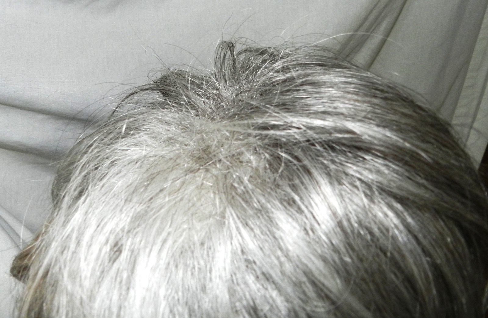BEAUTIFUL MIXED GREY BOB! LIGHTWEIGHT FOR SUMMER WEATHER!