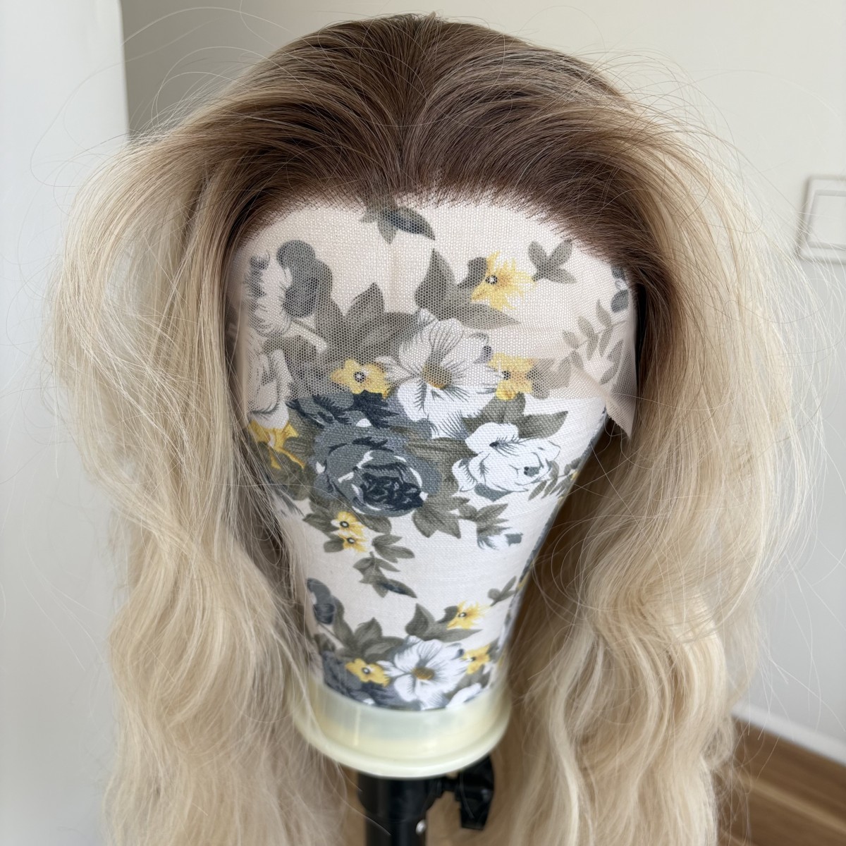 Synthetic Hair Heat Resistant Natural Highlight Blonde Long Wavy Lace Front Wig