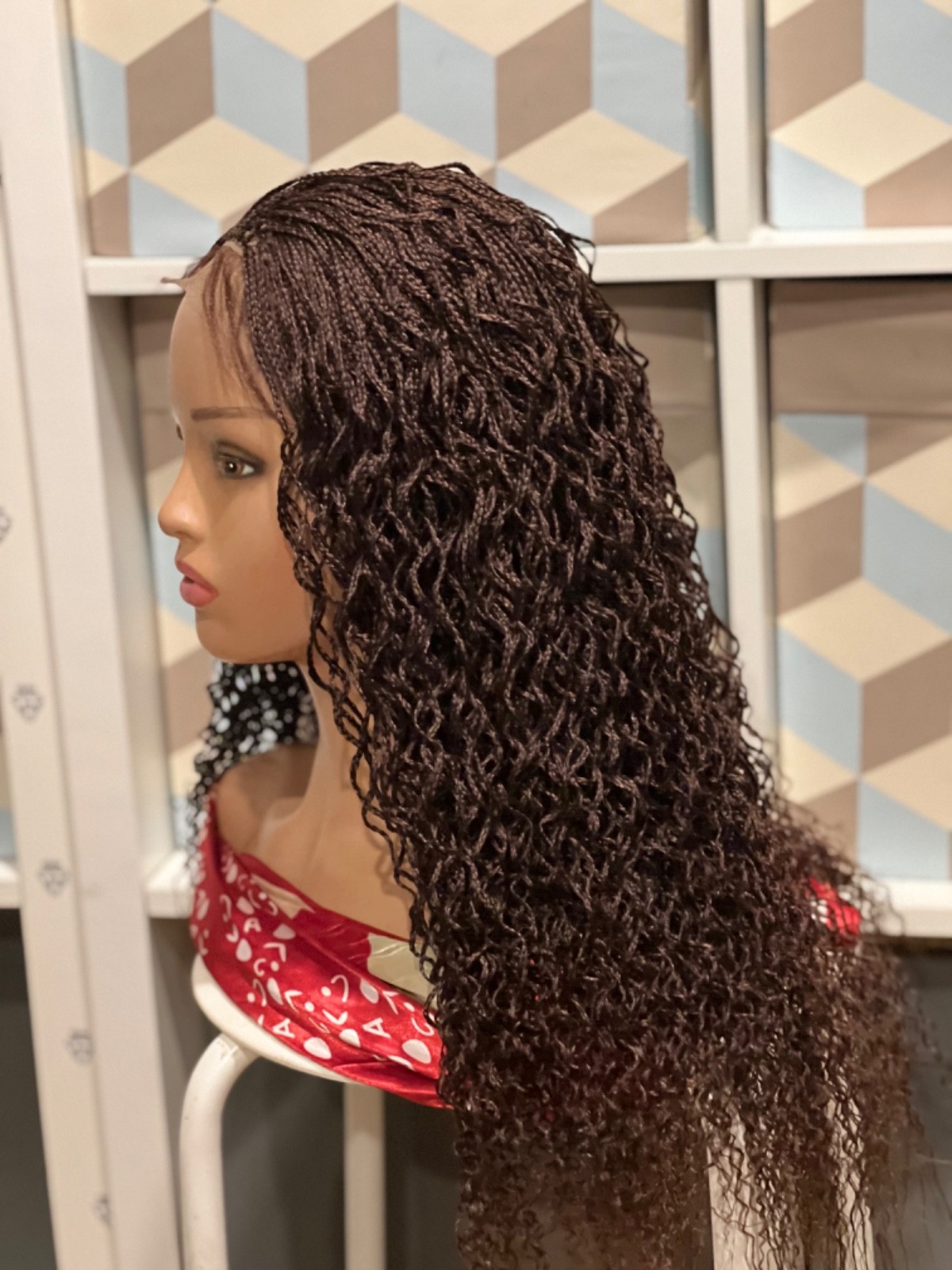 braided curly wg. It’s made on a closure. Color is Brown Length is 22”long.