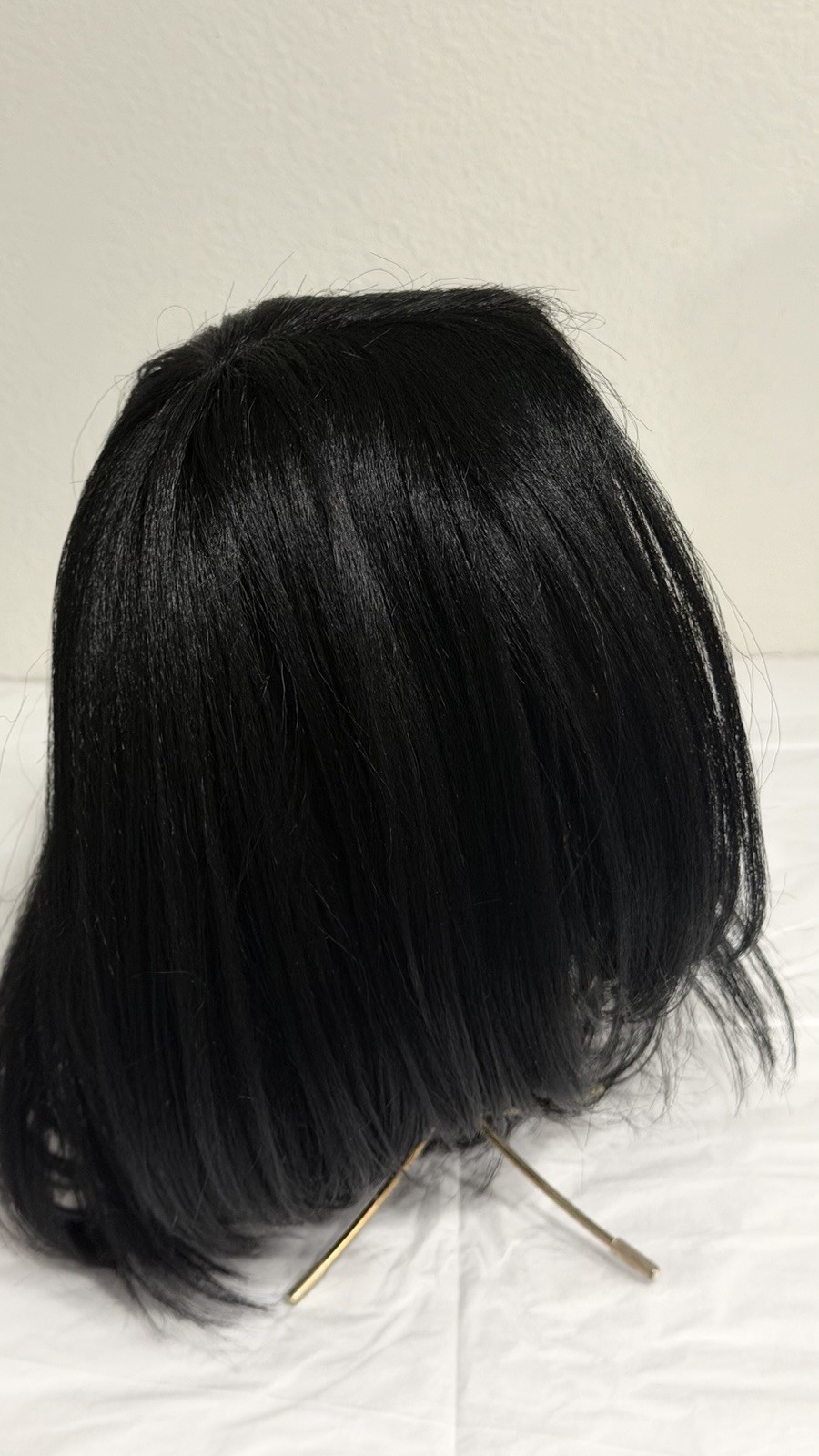 ISIS Collections Black Bob Wig Synthetic Hair Middle Part Adjustable Cap