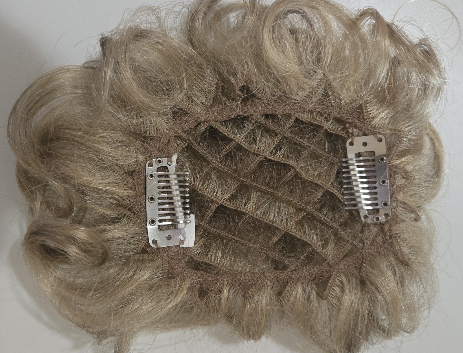 NEW PAULA YOUNG Delicate Touch Style A4314 Wiglet/Topper Color 14/26A (blonde)