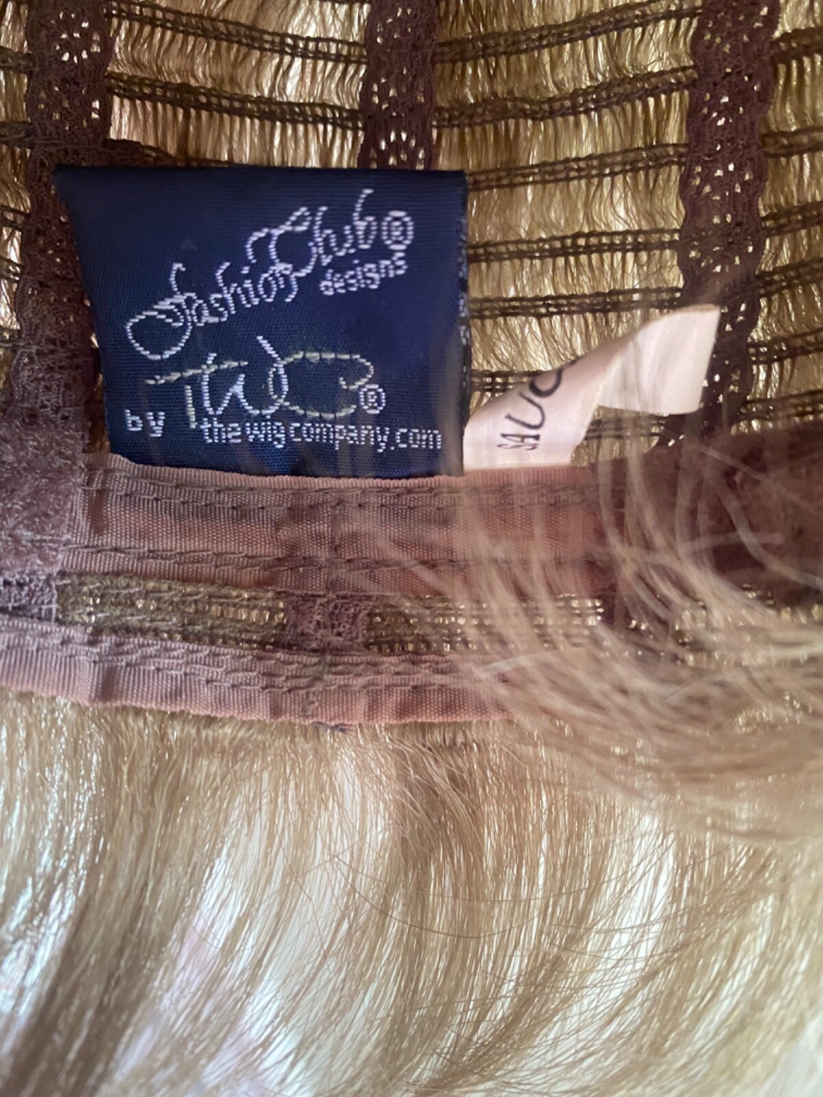 NWT The Wig Company Legacy Color #18 Saucy Brown Size Average Without box