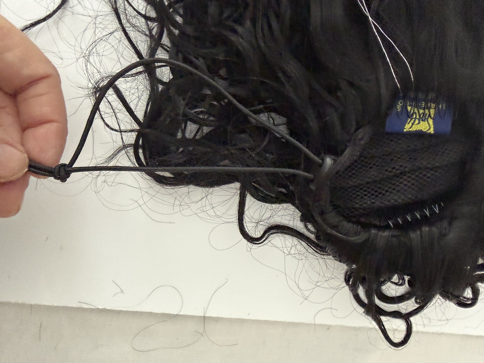 Equal Shake ‘n Go Ponytail #1B