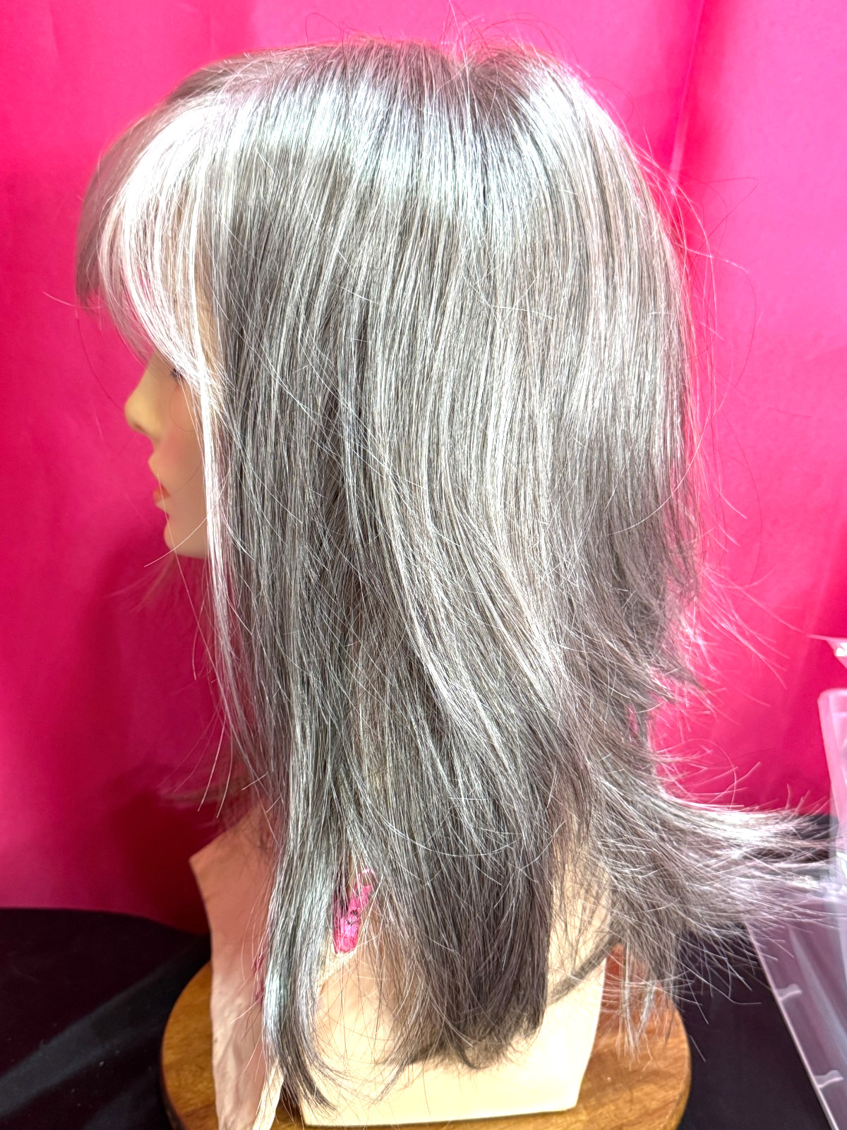 Godiva’s Secret Wigs “Taylor Wig” Silver Stone LARGE Cap