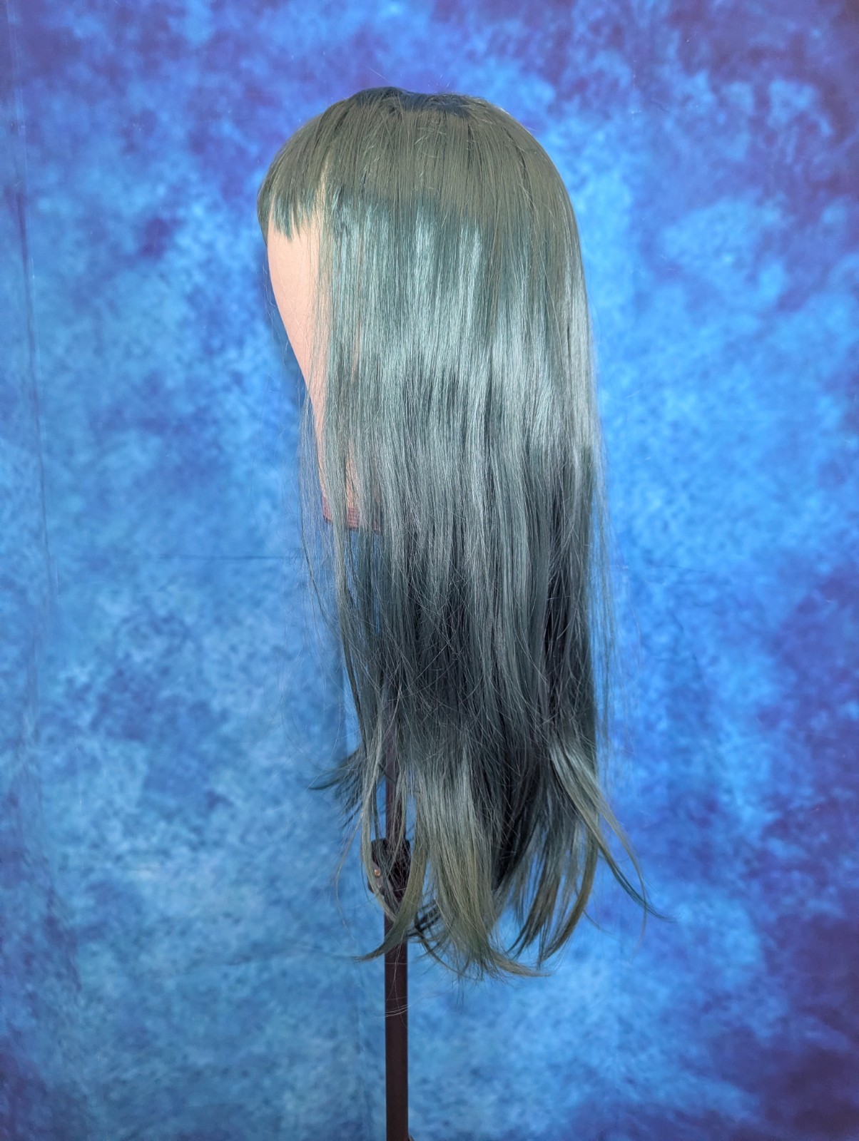 T Color 24″ Green Synthetic Wig With Bangs NIB All Accessories Included Cosplay