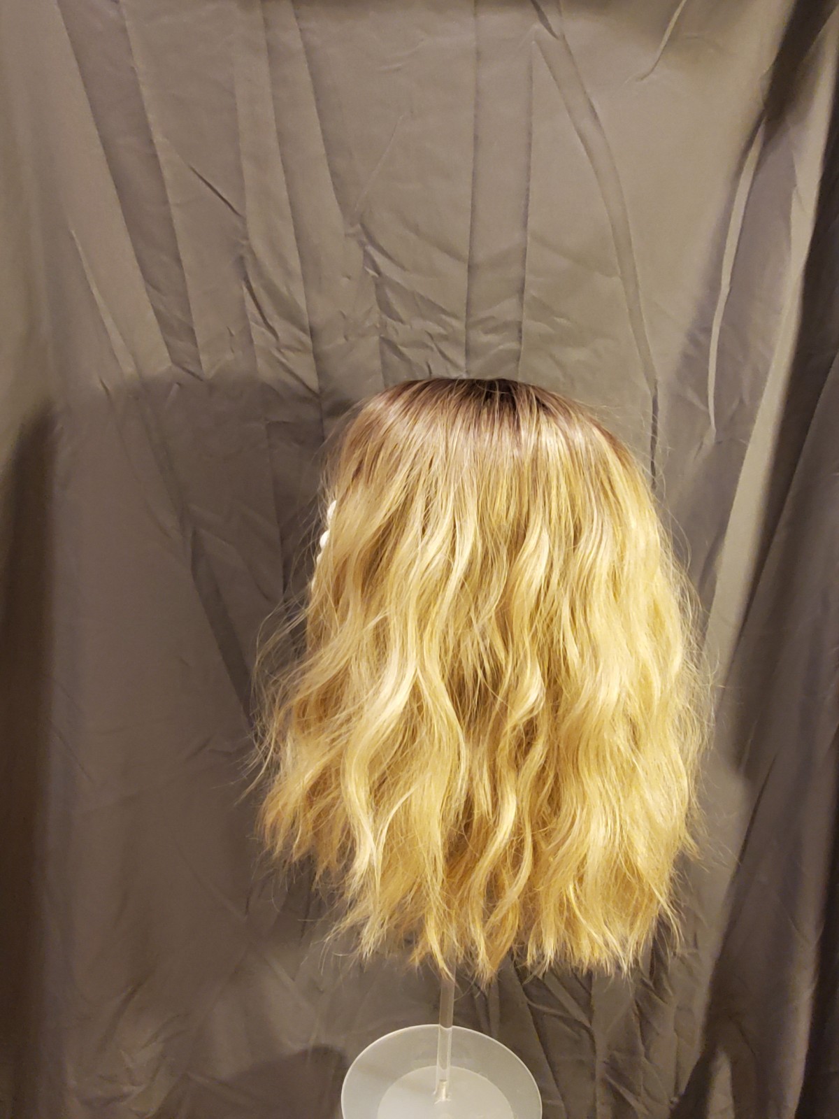16 Inch Wavy Blonde Wig With Dark Roots And Lace U