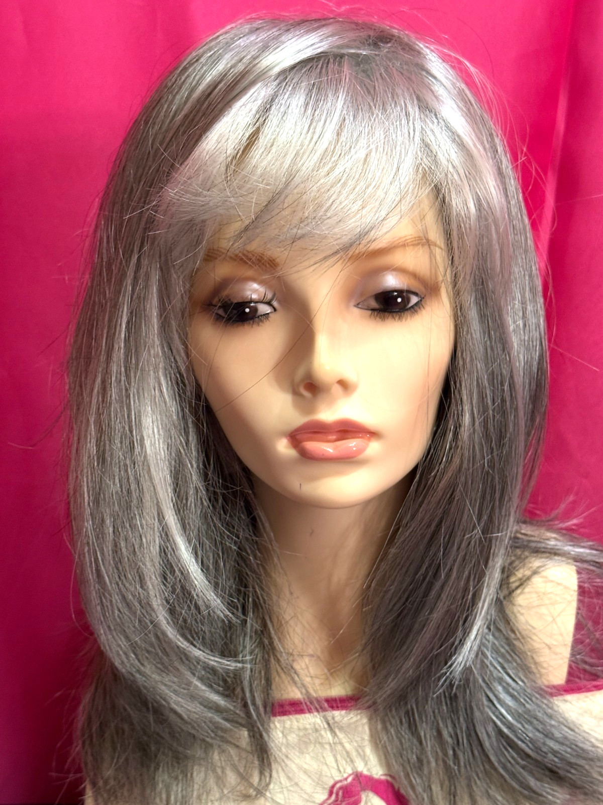 Godiva’s Secret Wigs “Taylor Wig” Silver Stone LARGE Cap