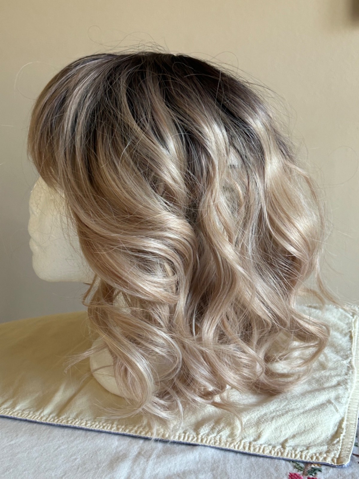 Agatha Wig By Outre Wigpop 12″ DR4 Summer Blonde Pre-owned