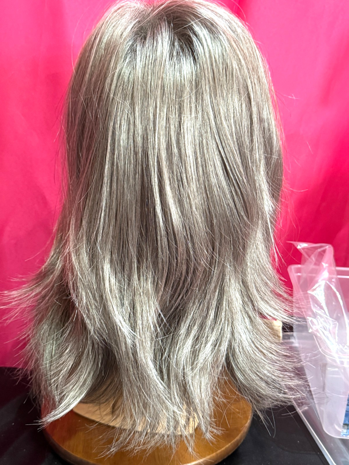 Godiva’s Secret Wigs “Taylor Wig” Silver Stone LARGE Cap