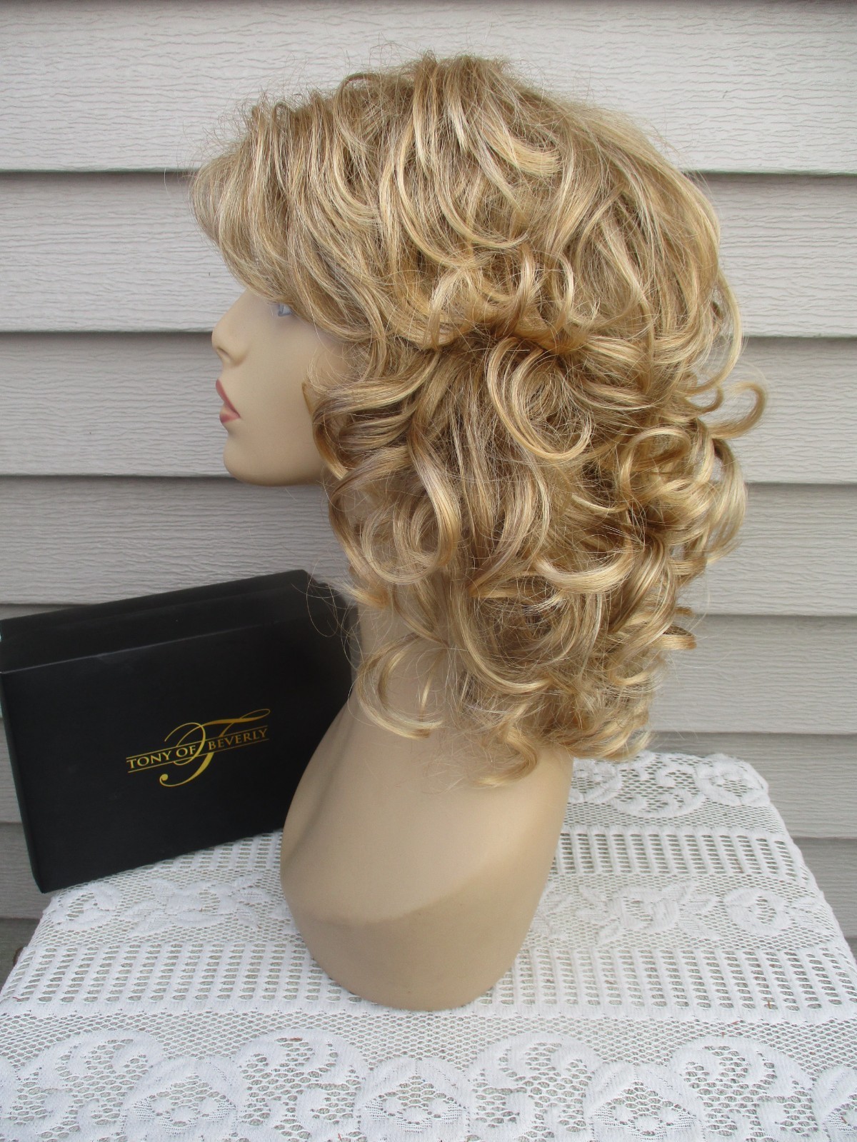Tony of Beverly Wig MANHATTAN Color MALIBU BLONDE Curly Style UNWORN ?