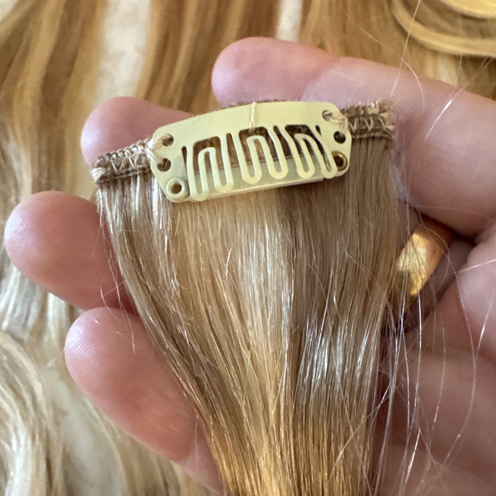 Goo Goo Clip-In Human Hair Extensions 18in Wavy Remy Highlighted Blonde