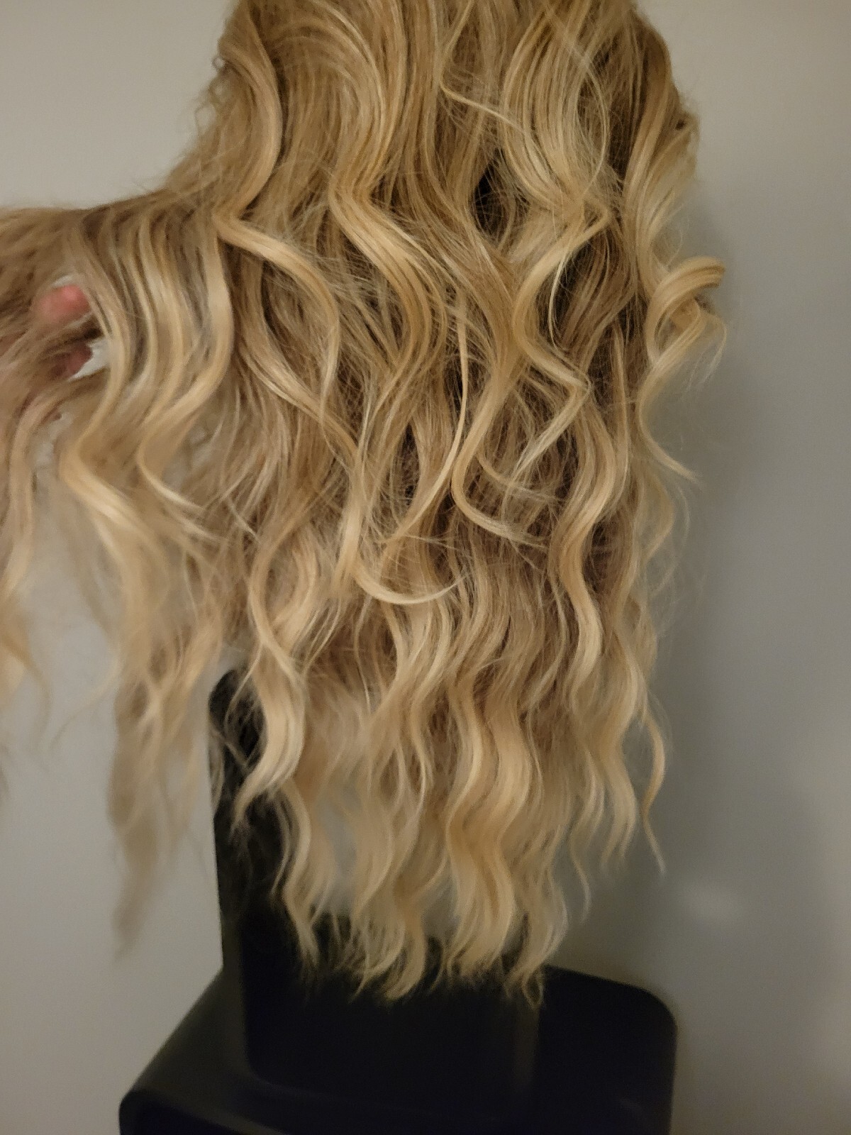 28″ VOLUMINOUS LONG GOLDEN HIGHLIGHTS BLONDE DIRTY BLONDE WAVY WIG NEW