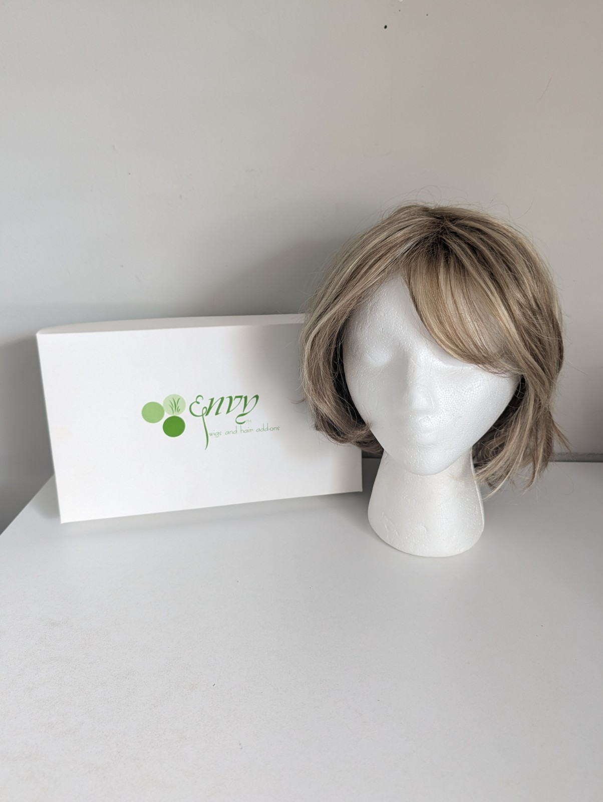 Envy by Alan Eaton Gia Wig DARK BLONDE Textured Bob 100% Kanekalon Fiber w Box